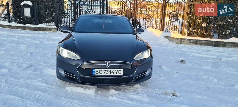 Лифтбек Tesla Model S 2015 в Нововолынске