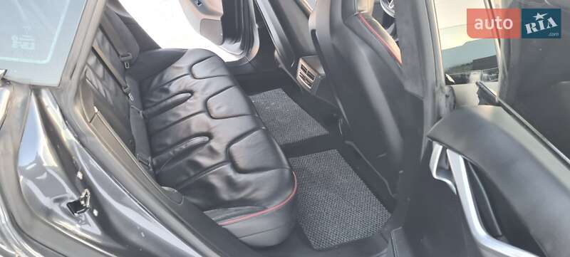 Лифтбек Tesla Model S 2015 в Нововолынске