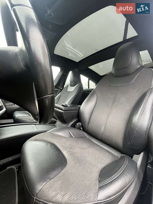 Лифтбек Tesla Model S 2016 в Львове
