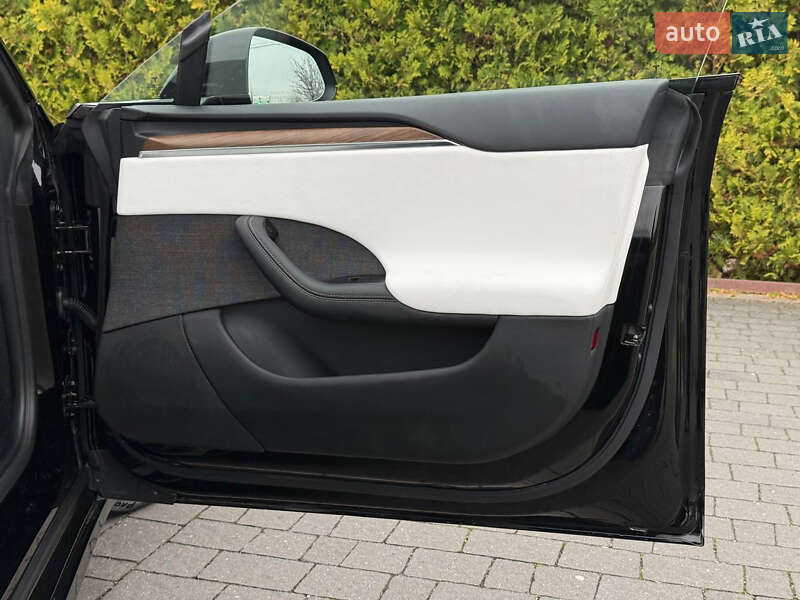 Лифтбек Tesla Model S 2023 в Стрые