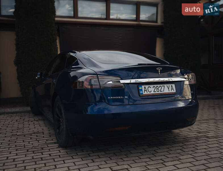 Лифтбек Tesla Model S 2017 в Львове