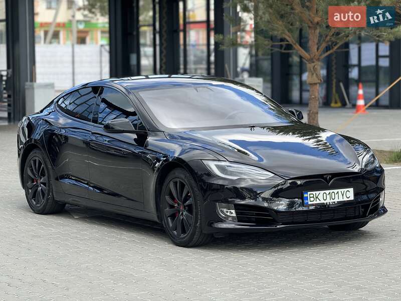 Ліфтбек Tesla Model S 2018 в Рівному