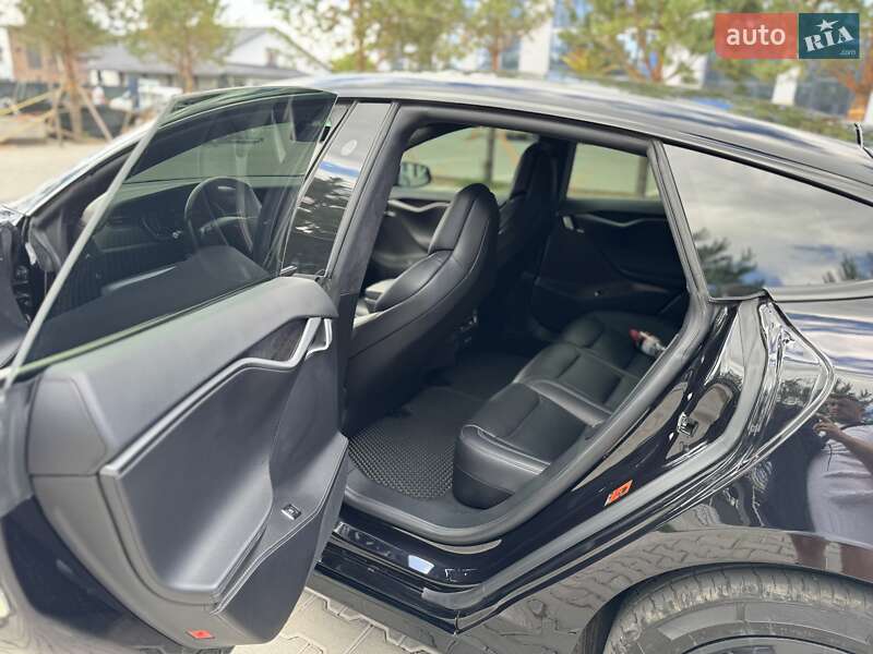 Ліфтбек Tesla Model S 2018 в Рівному