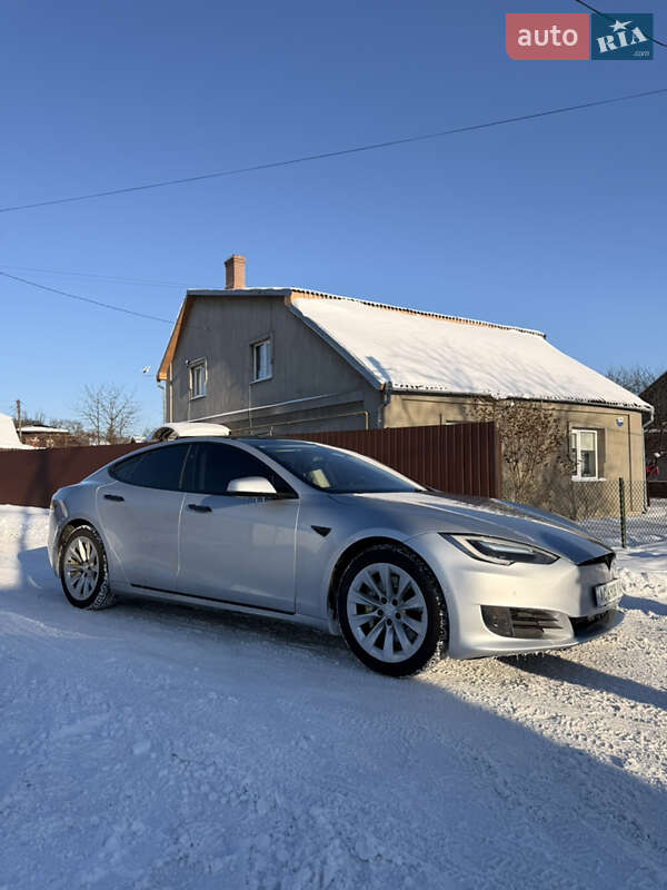 Ліфтбек Tesla Model S 2016 в Володимирі