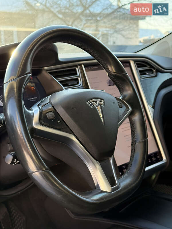 Ліфтбек Tesla Model S 2016 в Володимирі