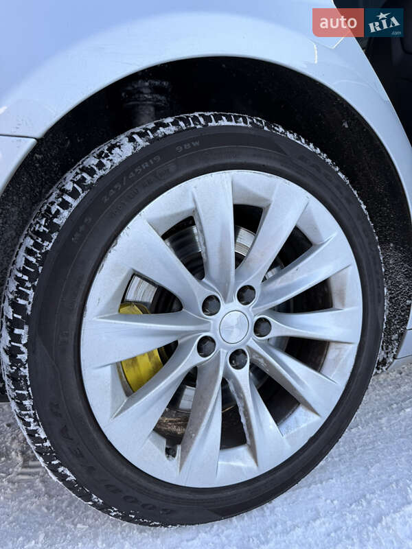 Лифтбек Tesla Model S 2016 в Владимире