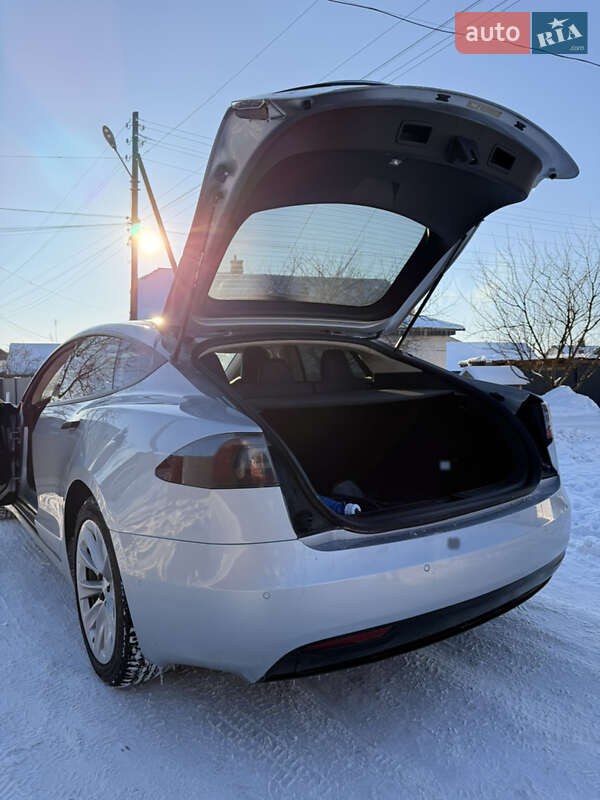 Ліфтбек Tesla Model S 2016 в Володимирі