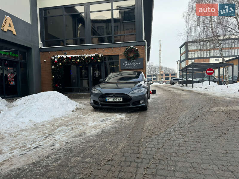 Лифтбек Tesla Model S 2014 в Коломые