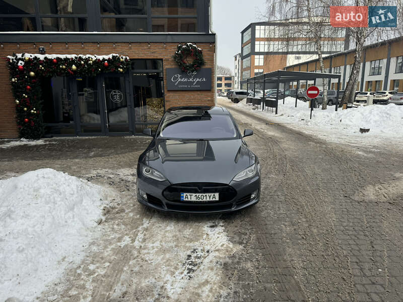 Лифтбек Tesla Model S 2014 в Коломые