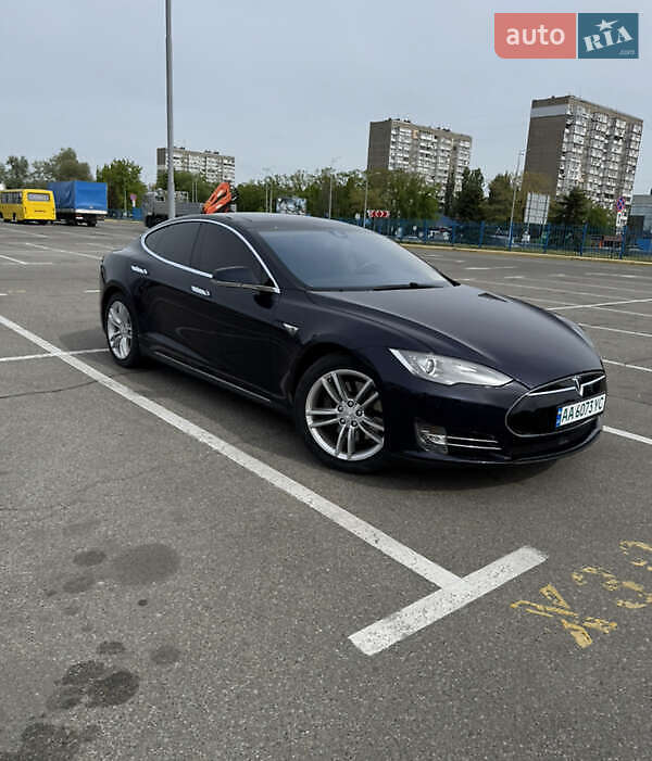 Ліфтбек Tesla Model S 2014 в Львові