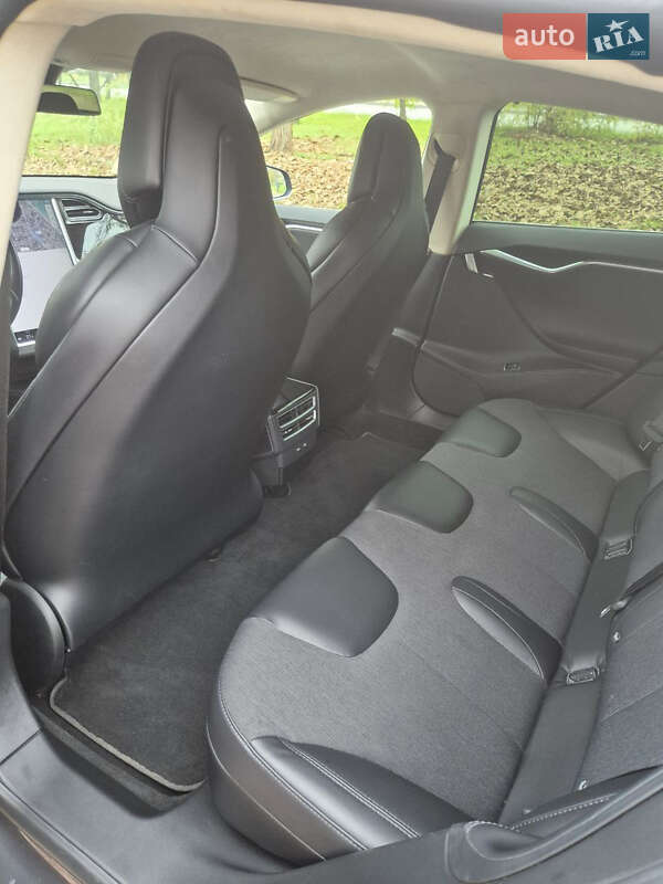 Ліфтбек Tesla Model S 2017 в Одесі фото 12 Ліфтбек Tesla Model S 2017 в Одесі