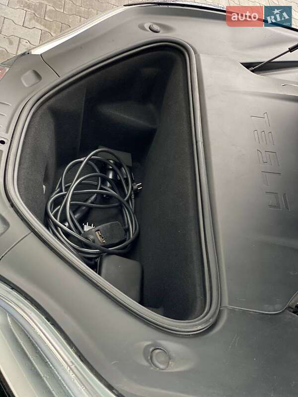 Лифтбек Tesla Model S 2019 в Киеве фото 60 Лифтбек Tesla Model S 2019 в Киеве