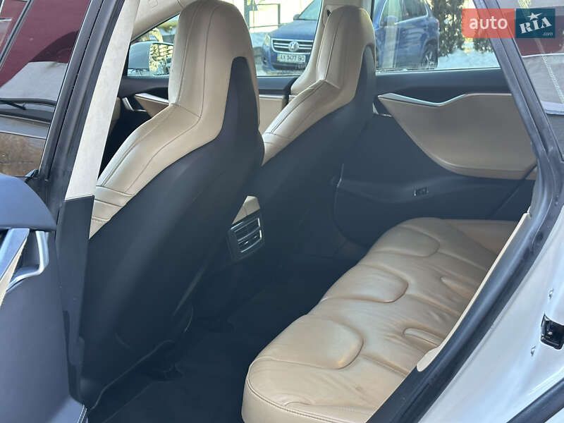 Ліфтбек Tesla Model S 2016 в Львові фото 14 Ліфтбек Tesla Model S 2016 в Львові