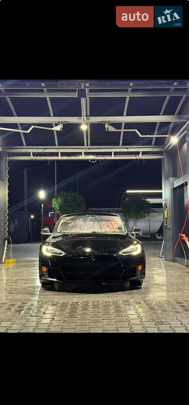 Лифтбек Tesla Model S 2016 в Черновцах фото 4 Лифтбек Tesla Model S 2016 в Черновцах
