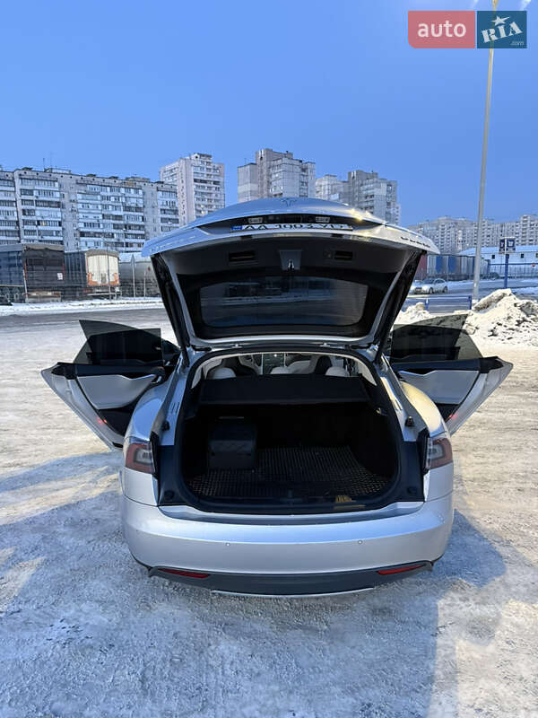 Лифтбек Tesla Model S 2014 в Киеве