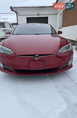 Лифтбек Tesla Model S 2017 в Черновцах