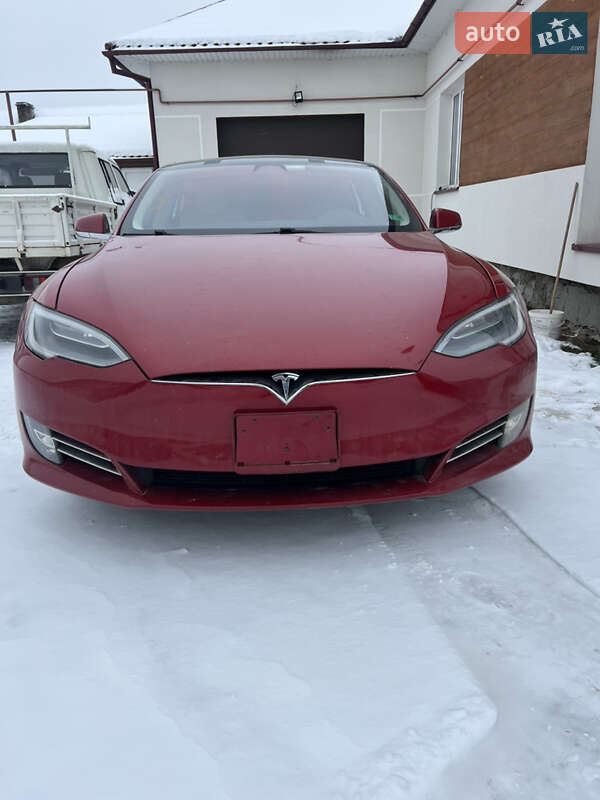 Лифтбек Tesla Model S 2017 в Черновцах фото Лифтбек Tesla Model S 2017 в Черновцах