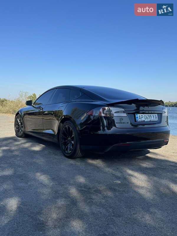 Лифтбек Tesla Model S 2016 в Днепре фото Лифтбек Tesla Model S 2016 в Днепре