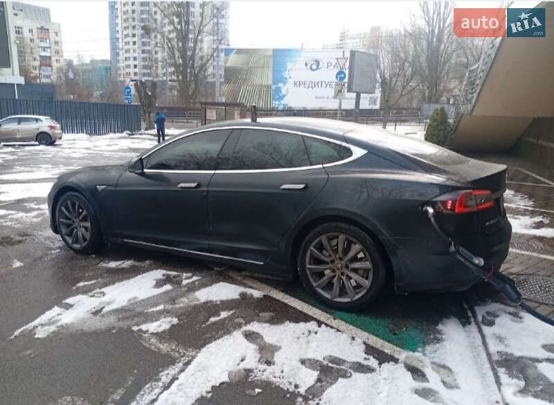 Лифтбек Tesla Model S 2013 в Киеве фото 3 Лифтбек Tesla Model S 2013 в Киеве