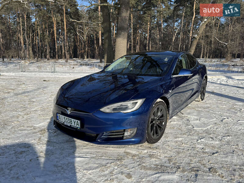 Лифтбек Tesla Model S 2016 в Киеве