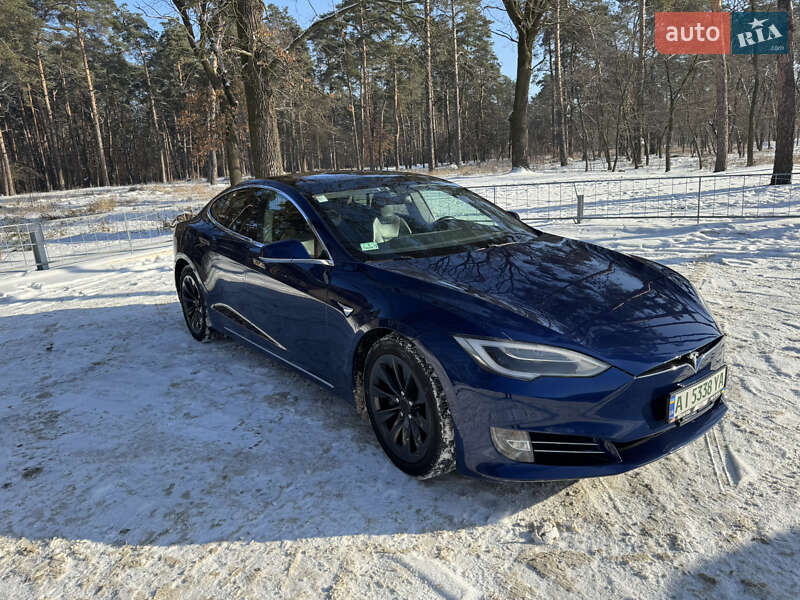Лифтбек Tesla Model S 2016 в Киеве