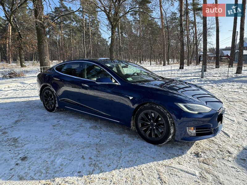 Лифтбек Tesla Model S 2016 в Киеве