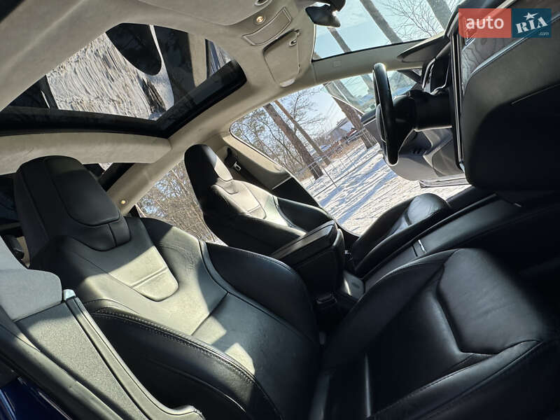 Лифтбек Tesla Model S 2016 в Киеве