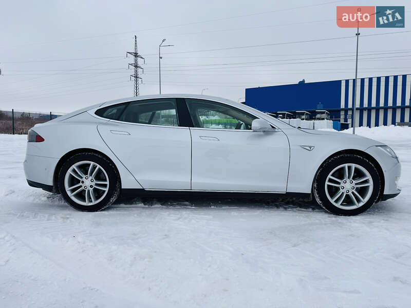 Лифтбек Tesla Model S 2015 в Ровно фото 10 Лифтбек Tesla Model S 2015 в Ровно