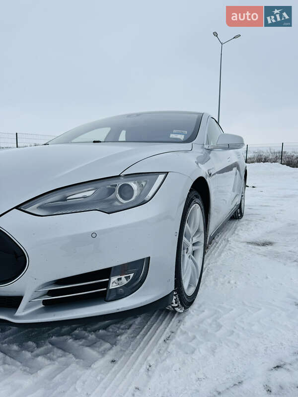 Лифтбек Tesla Model S 2015 в Ровно фото 21 Лифтбек Tesla Model S 2015 в Ровно
