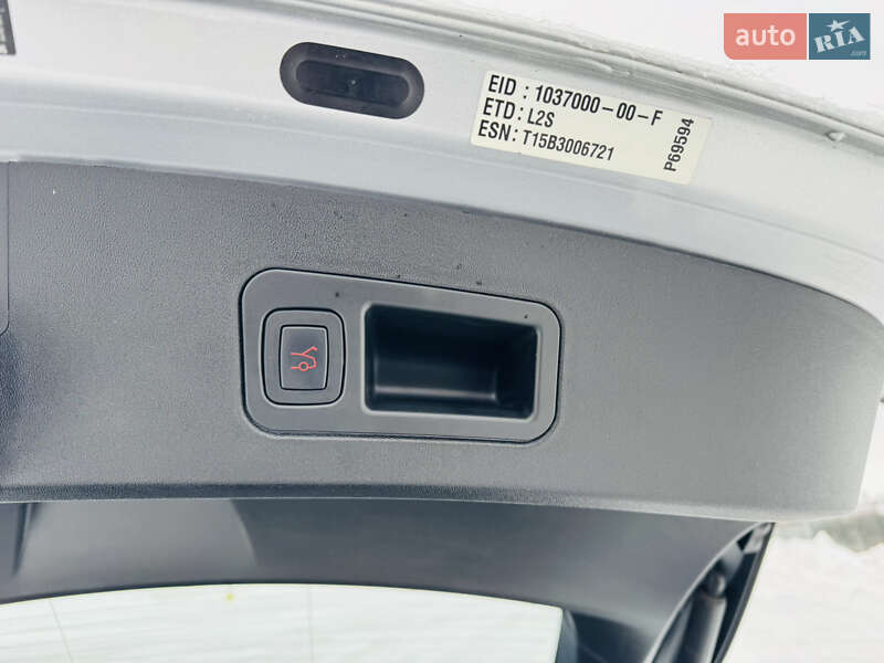 Лифтбек Tesla Model S 2015 в Ровно фото 26 Лифтбек Tesla Model S 2015 в Ровно