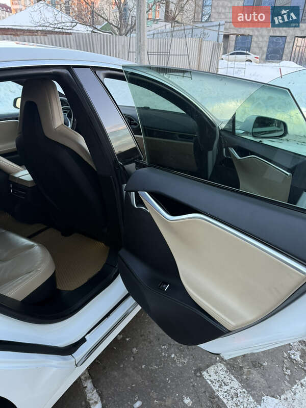 Лифтбек Tesla Model S 2016 в Харькове