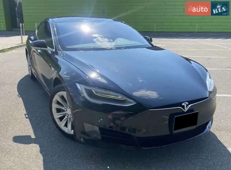 Лифтбек Tesla Model S 2016 в Киеве