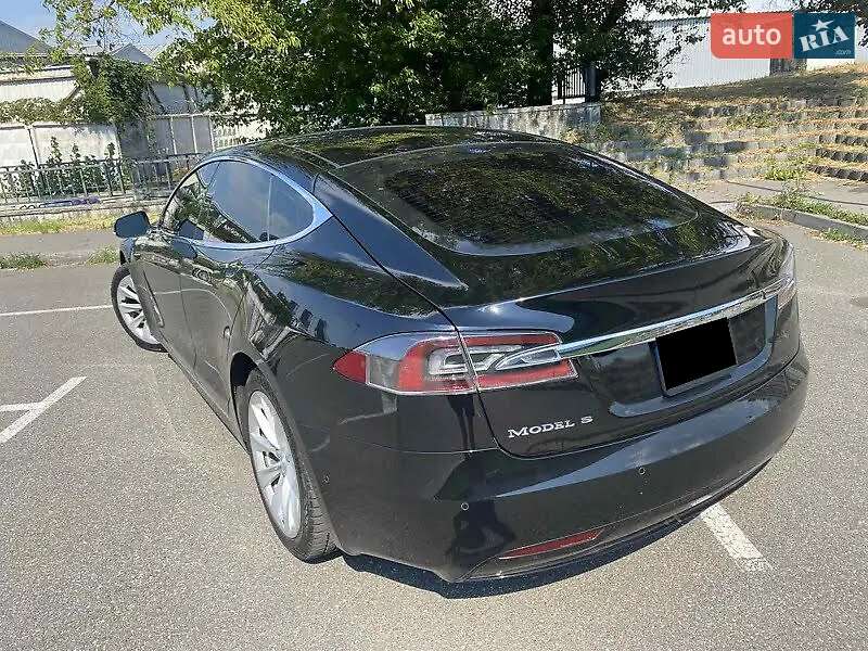 Лифтбек Tesla Model S 2016 в Киеве