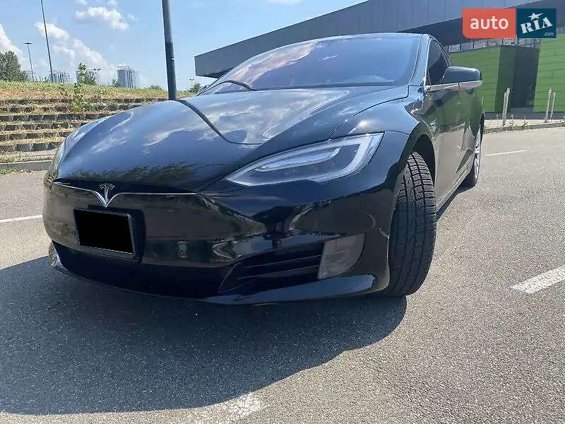 Лифтбек Tesla Model S 2016 в Киеве