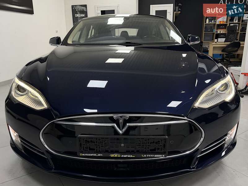 Лифтбек Tesla Model S 2015 в Дрогобыче