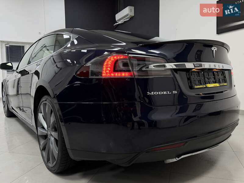 Лифтбек Tesla Model S 2015 в Дрогобыче