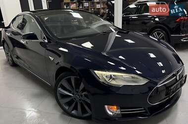 Лифтбек Tesla Model S 2015 в Дрогобыче