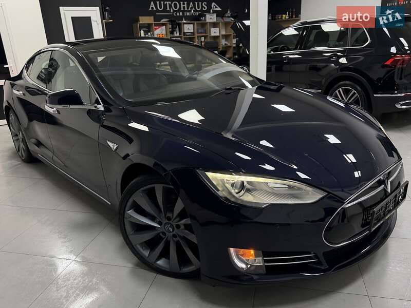 Лифтбек Tesla Model S 2015 в Дрогобыче