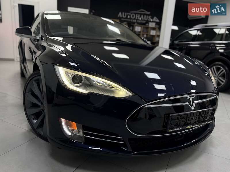 Лифтбек Tesla Model S 2015 в Дрогобыче