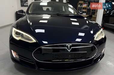 Лифтбек Tesla Model S 2015 в Дрогобыче
