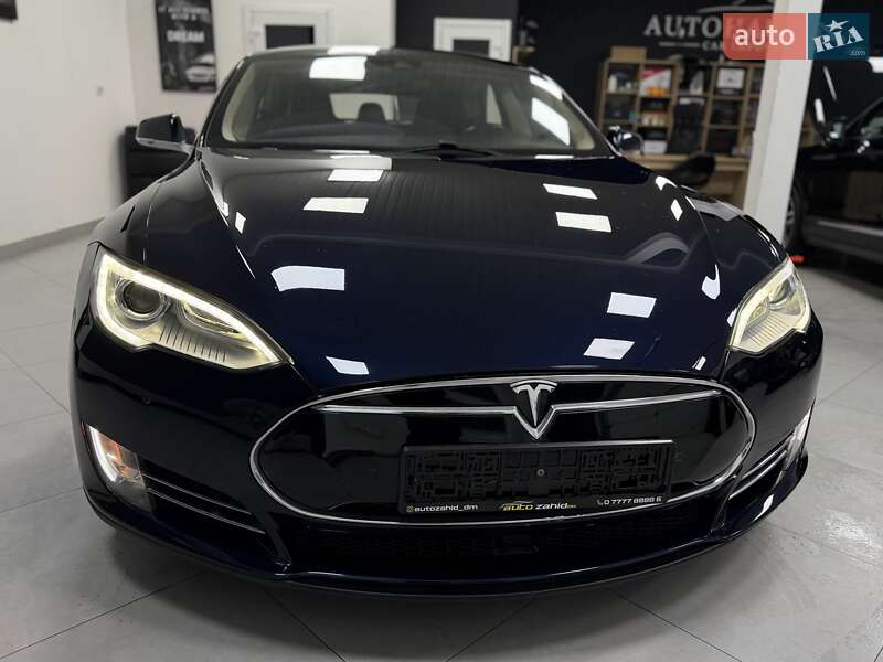 Лифтбек Tesla Model S 2015 в Дрогобыче