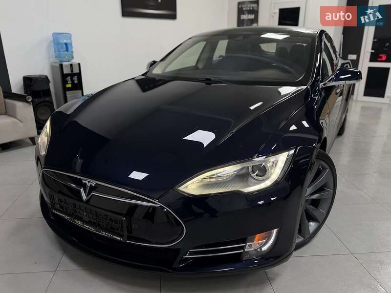 Лифтбек Tesla Model S 2015 в Дрогобыче