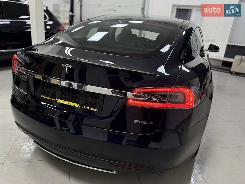 Лифтбек Tesla Model S 2015 в Дрогобыче