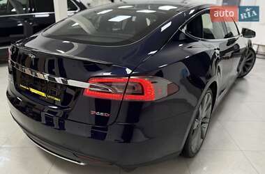 Лифтбек Tesla Model S 2015 в Дрогобыче