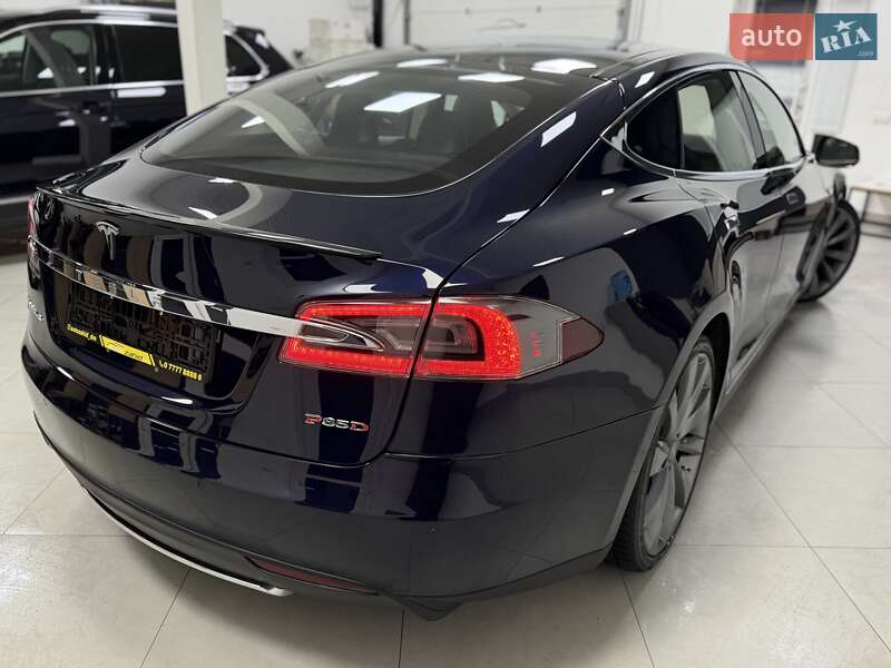 Лифтбек Tesla Model S 2015 в Дрогобыче