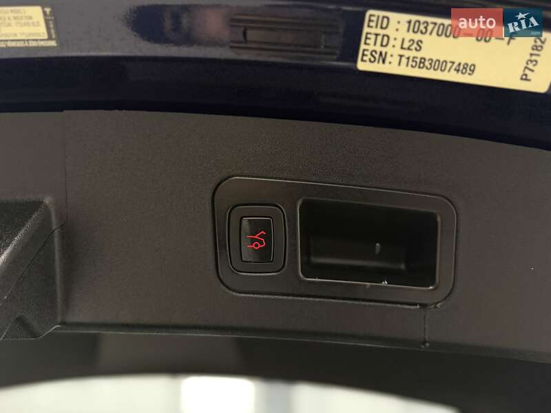 Лифтбек Tesla Model S 2015 в Дрогобыче