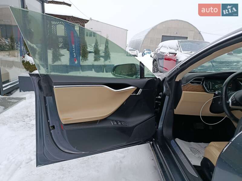 Лифтбек Tesla Model S 2017 в Подгайцах фото 9 Лифтбек Tesla Model S 2017 в Подгайцах