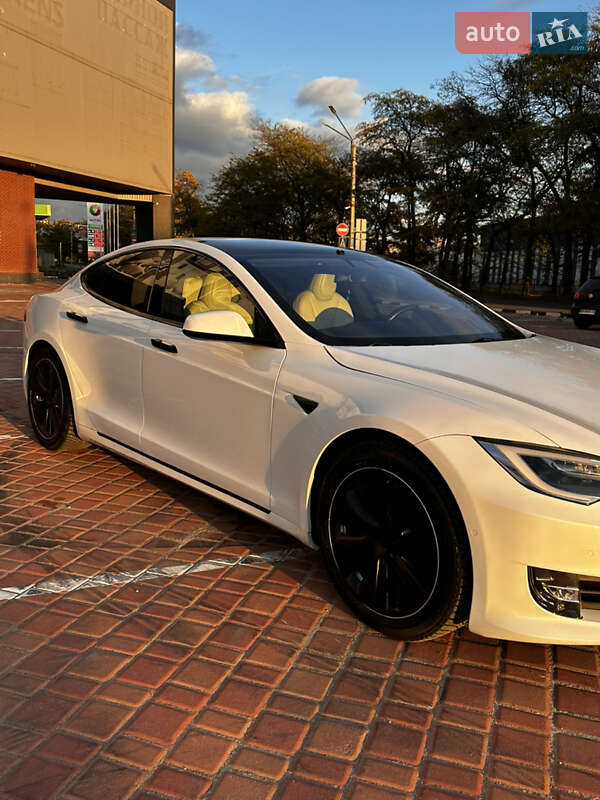 Ліфтбек Tesla Model S 2020 в Одесі
