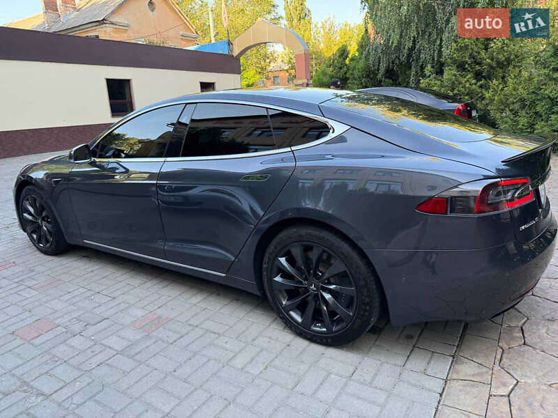 Ліфтбек Tesla Model S 2018 в Дніпрі фото 12 Ліфтбек Tesla Model S 2018 в Дніпрі