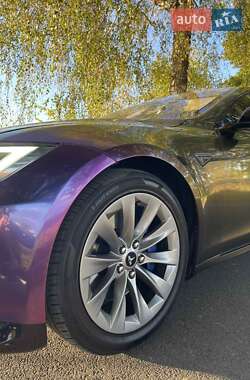 Лифтбек Tesla Model S 2016 в Луцке